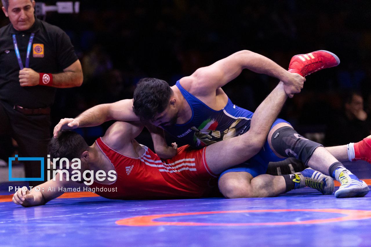 نخستین روز مسابقات کشتی قهرمانی کشور