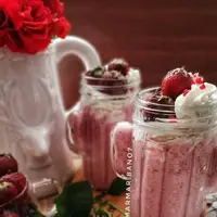 شیک توت فرنگی توی هر فصلی میچسبه