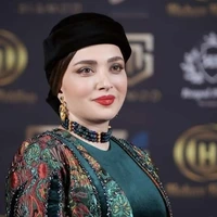 قاب صمیمانه بهنوش طباطبایی و بازیگر سریال لیسانسهها