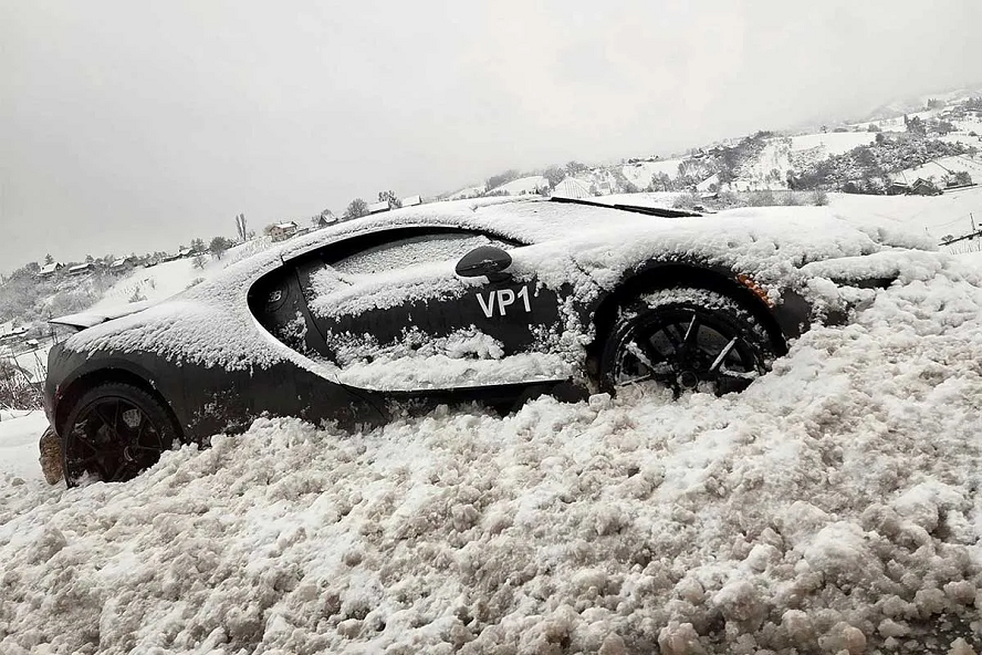 آزمایشهای زمستانی بوگاتی توربیون و مدفون شدن در برف!