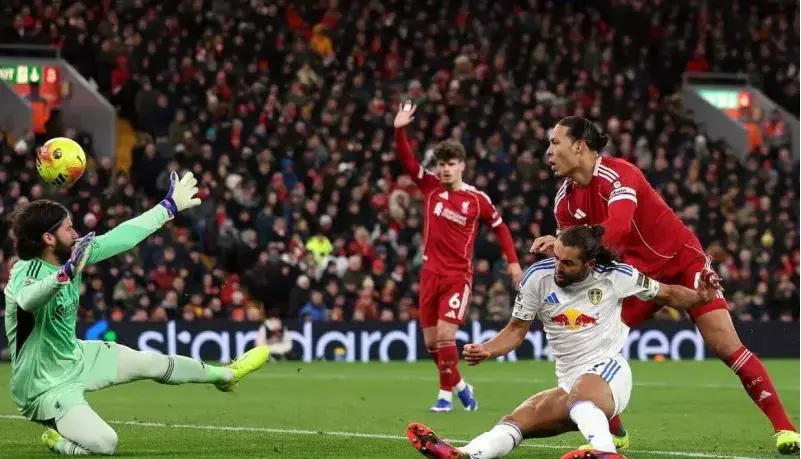 فرار لیورپول از فاجعه به لطف پرچم کمک‌داور