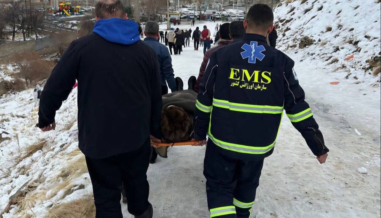 نجات یک مصدوم در ارتفاعات آبیدر سنندج توسط اورژانس