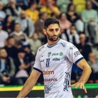 کاپیتان سابق تیم ملی در نبرد مرگ و زندگی