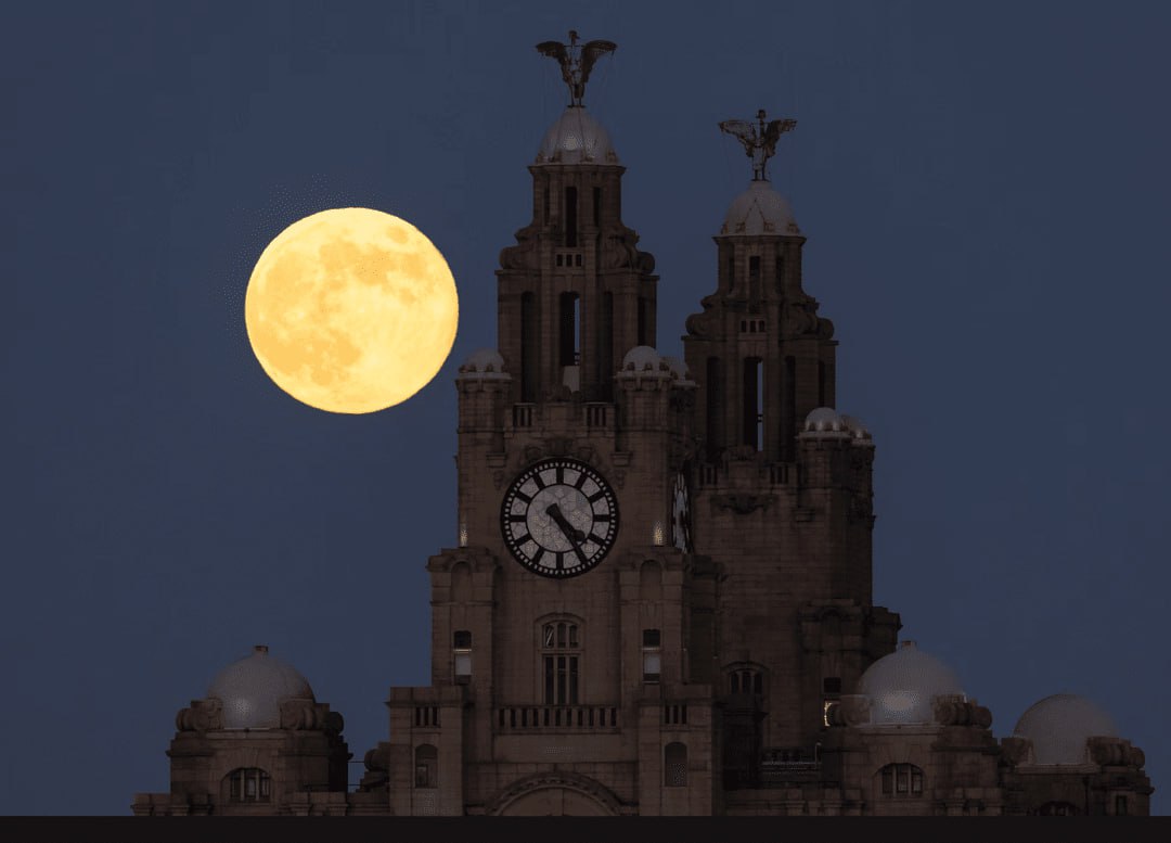 عکس/ تصاویر ماه غول‌پیکر زمستان