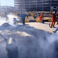 ترمیم آسفالت معابر آسیبدیده بندرعباس پس از بارشهای سنگین