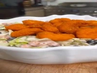 سالاد میگو سوخاری با نخود