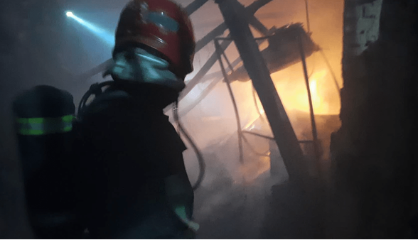 مهار حریق مغازه صافکاری در مشهد