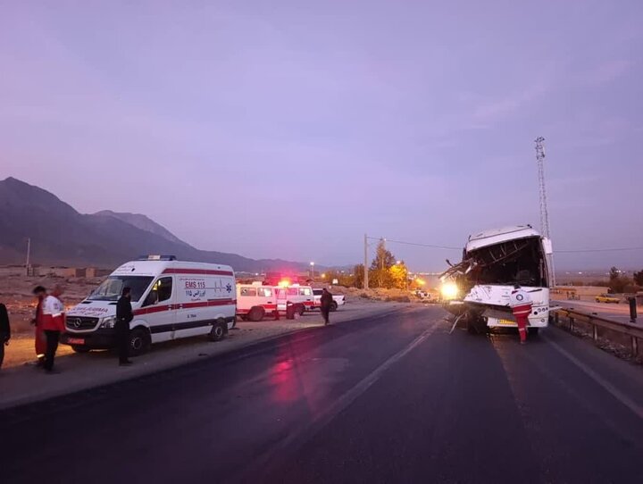 تصادف اتوبوس در محور یاسوج - اصفهان ۲ کشته و ۲ مصدوم بر جای گذاشت