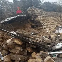 ریزش کوه در جاده قلادزی ایمنسازی شد