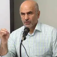 فرشاد مومنی: جراحات وارد شده به مردم ایران، ریشه در جهل و فساد دارد