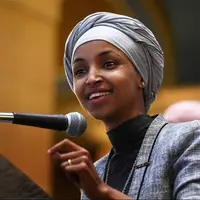 لحظه حمله به خانم نماینده با اسپری را ببینید!