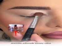 یک سایه چشم خوشرنگ و حرفه ای