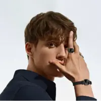 این ساعت هوشمند، روی انگشت قرار میگیرد!