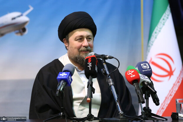 سیدحسن خمینی خطاب به مردم: باور کنیم کسانی که آن طرف آب هستند، نه من را میخواهند و نه تو را