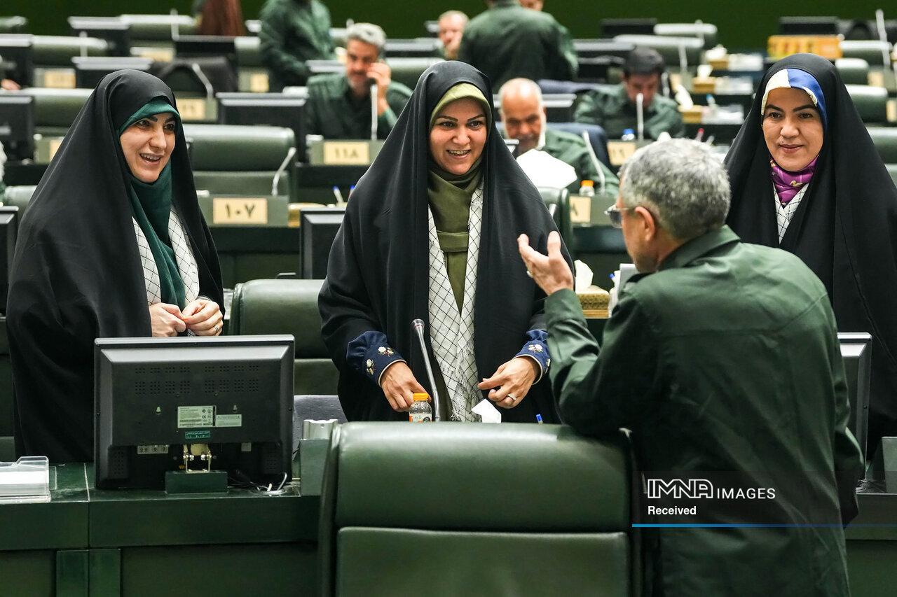 عکس/اعلام حمایت نمایندگان مجلس شورای اسلامی از سپاه پاسداران