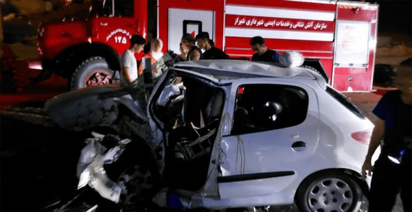 دو مصدوم و ۳ جانباخته در حادثه واژگونی خودروی سواری در شیراز