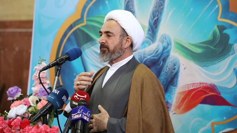 امام جمعه ایلام: هوشیاری امت و رهبری داهیانه، عامل بیاثر کردن توطئههای دشمن است