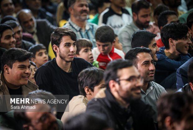 عکس/ جشن ۱۲ هزار نفری «در پناه زمان» در مشهد