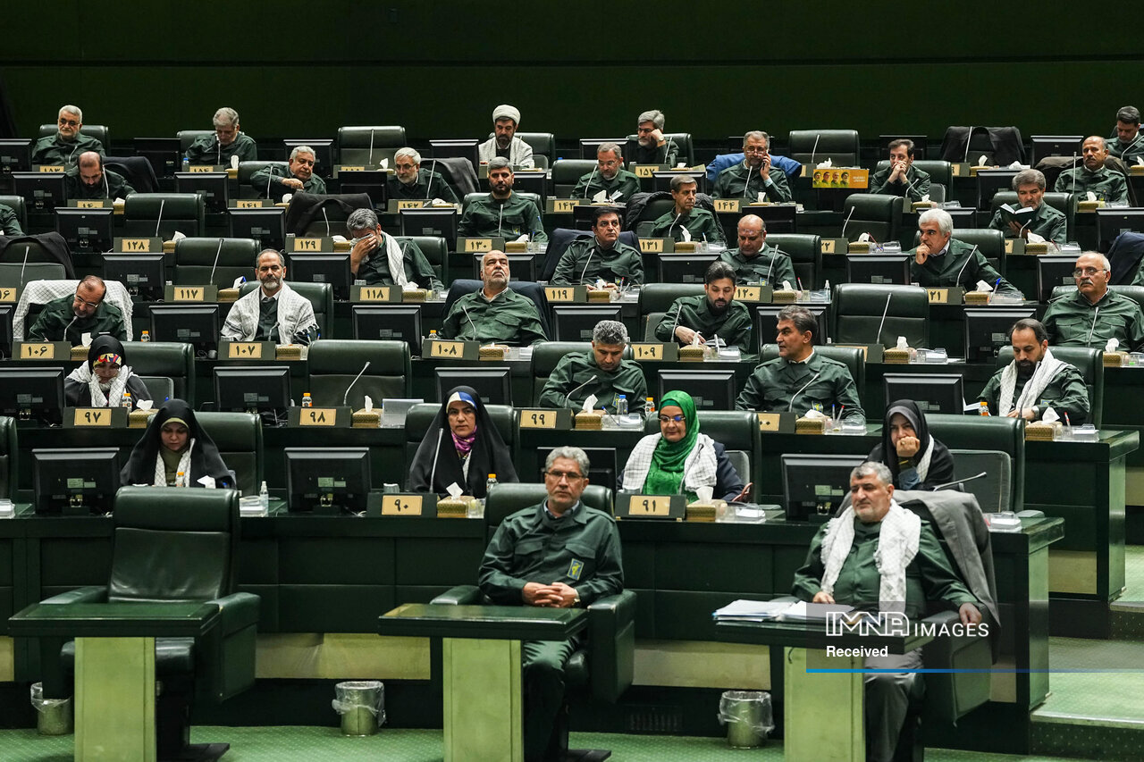 عکس/اعلام حمایت نمایندگان مجلس شورای اسلامی از سپاه پاسداران