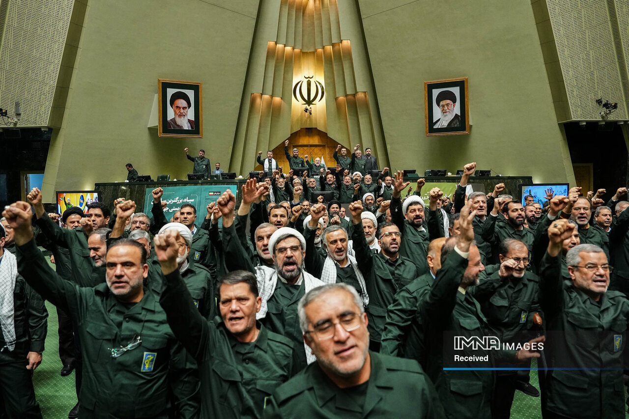 عکس/اعلام حمایت نمایندگان مجلس شورای اسلامی از سپاه پاسداران