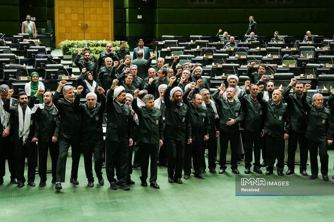عکس/اعلام حمایت نمایندگان مجلس شورای اسلامی از سپاه پاسداران
