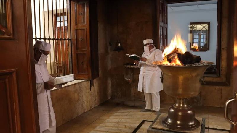 برگزاری جشن پیروزی انقلاب در آتشکده زرتشتیان یزد