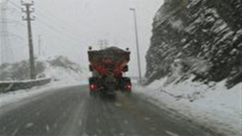 بازگشایی مسیر روستاهای کولاک گیر شهرستان ایجرود با تلاش شبانهروزی راهداران