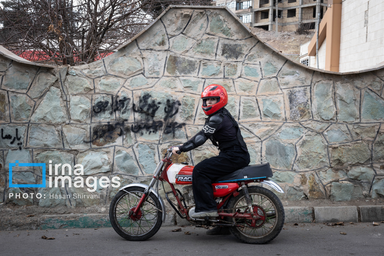 بانوان در انتظار گواهینامه موتور