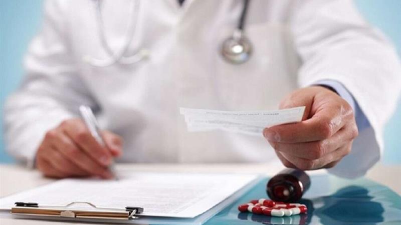رابطه مالی میان پزشک و بیمار قطع شود / پوشش‌های بیمه‌ای افزایش یابد