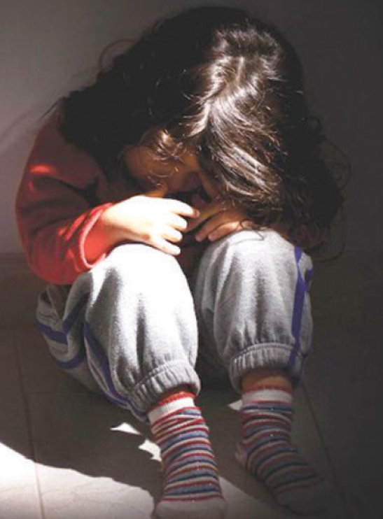 ۱۰ نشانه رفتار بزرگ‌سالی که ریشه در تروماهای کودکی دارند