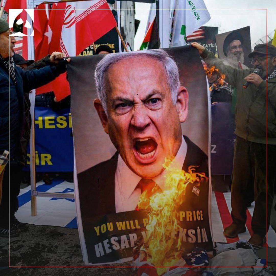 آتش زدن تصاویر ترامپ و نتانیاهو در مقابل کنسولگری آمریکا در استانبول