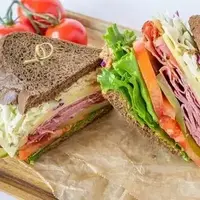 طرز تهیه ساندویچ پاسترامی گرم خانگی