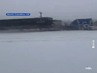 برخورد قطار با کامیون گرفتار در ریل