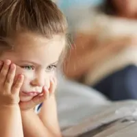  چطور با کودک گوشه‌گیر رفتار کنیم؟