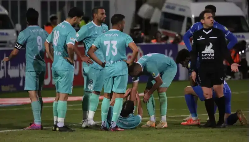 پدیده تراکتور بعد از بازی استقلال دست به دعا شد!