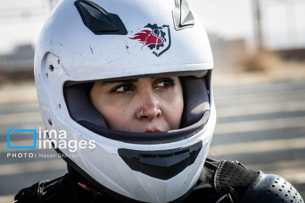 بانوان در انتظار گواهینامه موتور