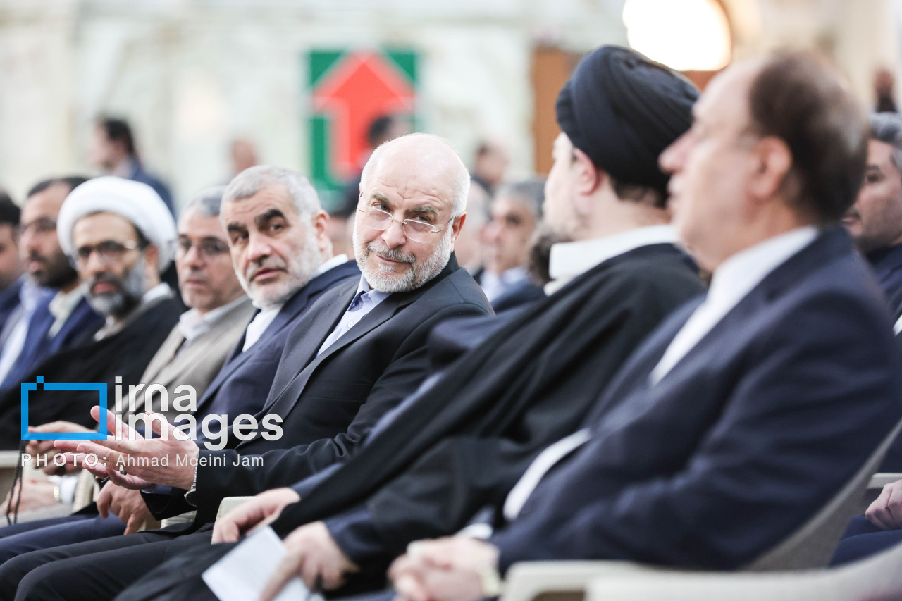 عکس/تجدید میثاق رییس و نمایندگان مجلس با آرمانهای امام راحل