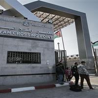 نخستین گروه از مردم فلسطین از گذرگاه رفح به نوار غزه بازگشتند