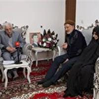 دیدار استاندار خراسان شمالی با خانواده شهید دانشآموز در گرمه