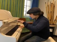 یک اجرای بی نظیر از سامان احتشامی