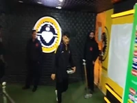 بازیکنان سپاهان و خیبر بدون مصاحبه ورزشگاه را ترک کردند