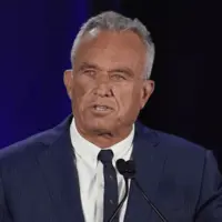 اعتراف وزیر بهداشت آمریکا به مصرف مواد مخدر