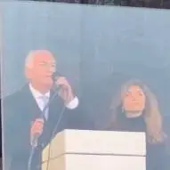 رضا پهلوی در مونیخ از پشت شیشه سخنرانی کرد!