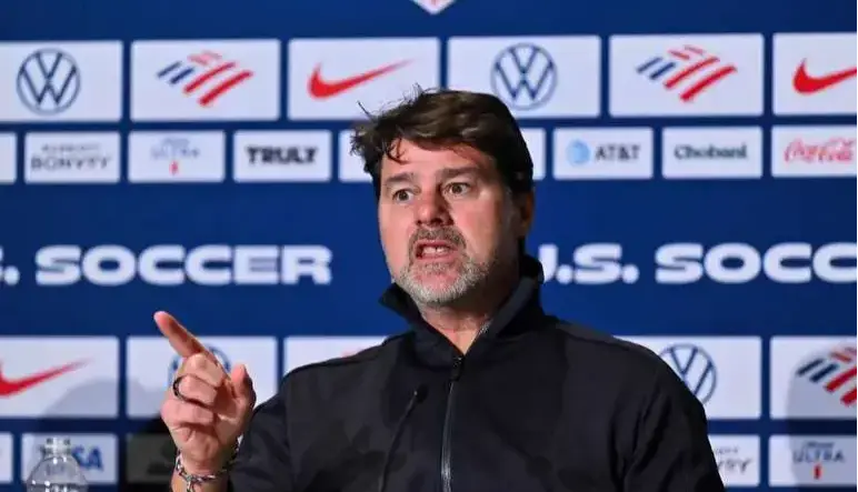 حمله به آنری به خاطر مسی و حکیمی!