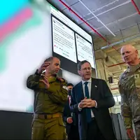 رئیس رژیم صهیونیستی از مقر فرماندهی نیروهای آمریکایی بازدید کرد