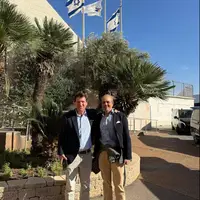 تاکر کارلسون، مجری معروف آمریکایی تصویری از خود در اراضی اشغالی منتشر کرد