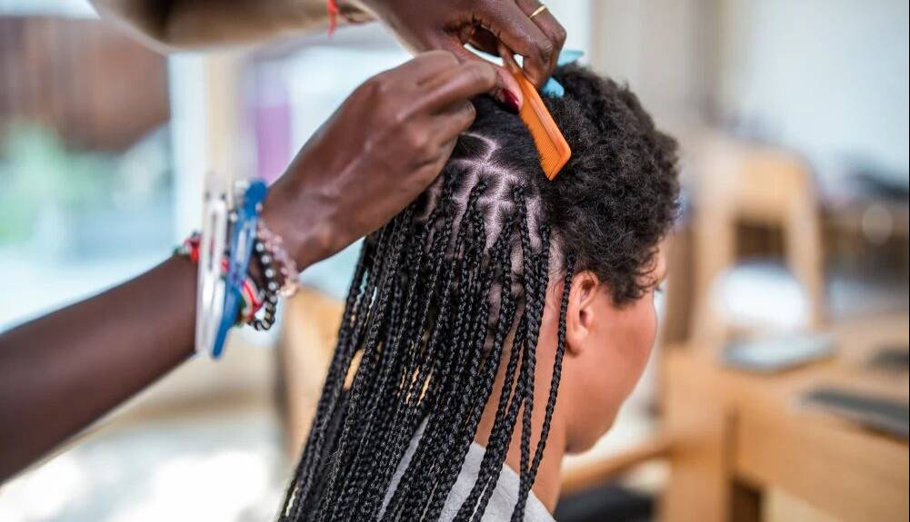 خطر مواد شیمیایی سمی در گیسهای مصنوعی و اکستنشن مو