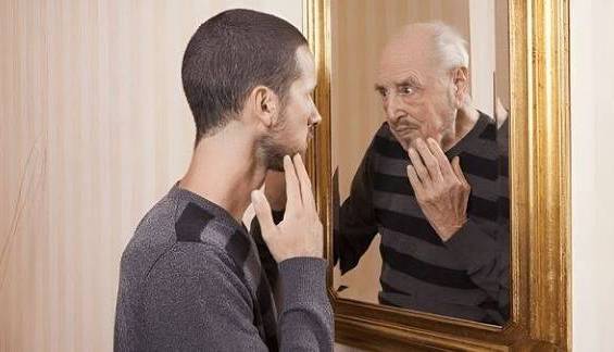 اختلالی که در آینه خودش را نشان میدهد