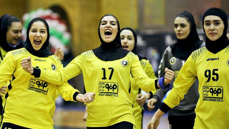 پیروزی مقتدرانه هندبالیستهای سپاهان مقابل نماینده البرز/ تعقیب و گریز در صدر ادامه دارد