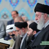 لحظه ورود رهبر انقلاب به محفل انس با قرآن کریم